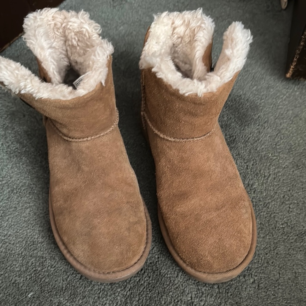 Cozy Tan Shearling-Lined Women's Boots